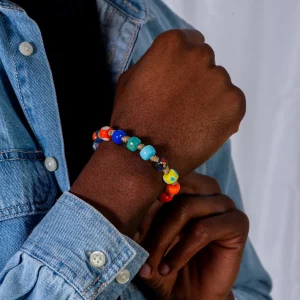 Bracciale da uomo che incarna la moda maschile con Murrine veneziane, di fattura artigianale e chiusura a bottone, un compagno di viaggio prezioso Bracciale da uomo che incarna la moda maschile con Murrine veneziane, di fattura artigianale e chiusura a bottone, un compagno di viaggio prezioso