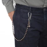 Dandy Street – shop online – accessori uomo – catena per portafoglio da uomo per pantaloni – perle di legno perle zigrinate placcate argento – pendaglio con monetina – Tajum